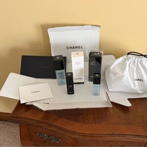 AUTHENTIC CHANEL BOTTLES AND BOXES ALL EMPTY
GREAT FOR DISPLAY